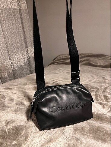  Beden Calvin klein siyah çanta