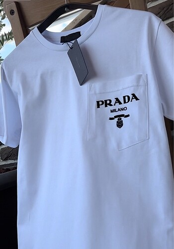 Beyaz Tişört Prada Cepli Model