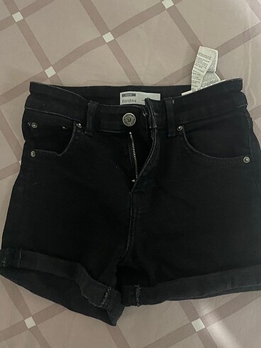 32 Beden Bershka kot şort