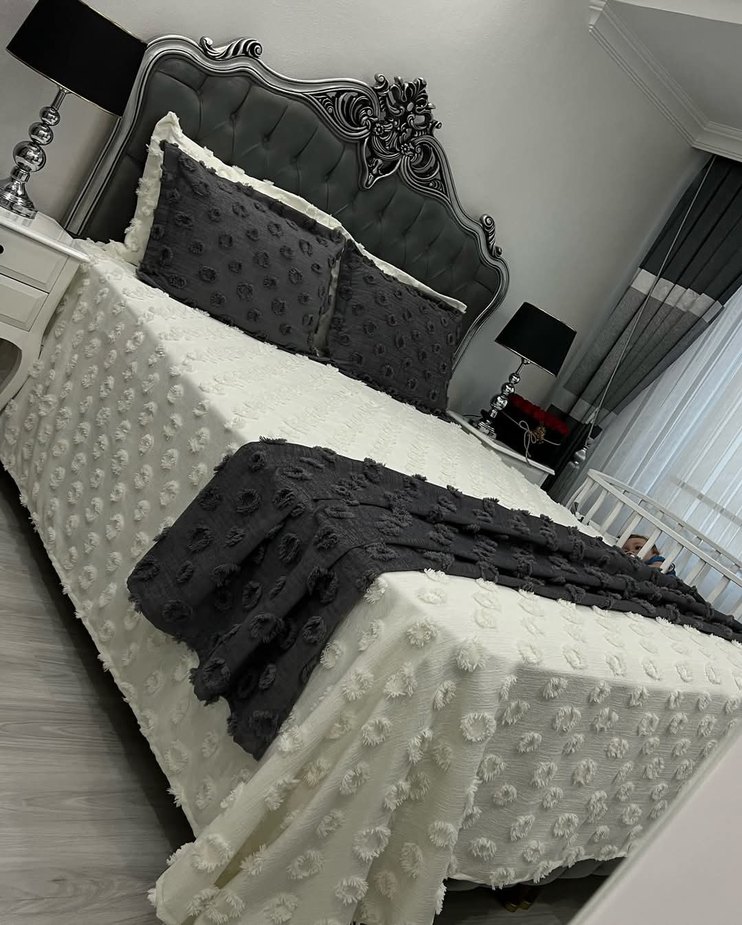 Gri Nakışlı Yatak Örtüsü - Görsel 3