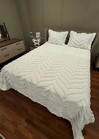 Nakışlı Beyaz Gri Yatak Örtüsü - Görsel 3