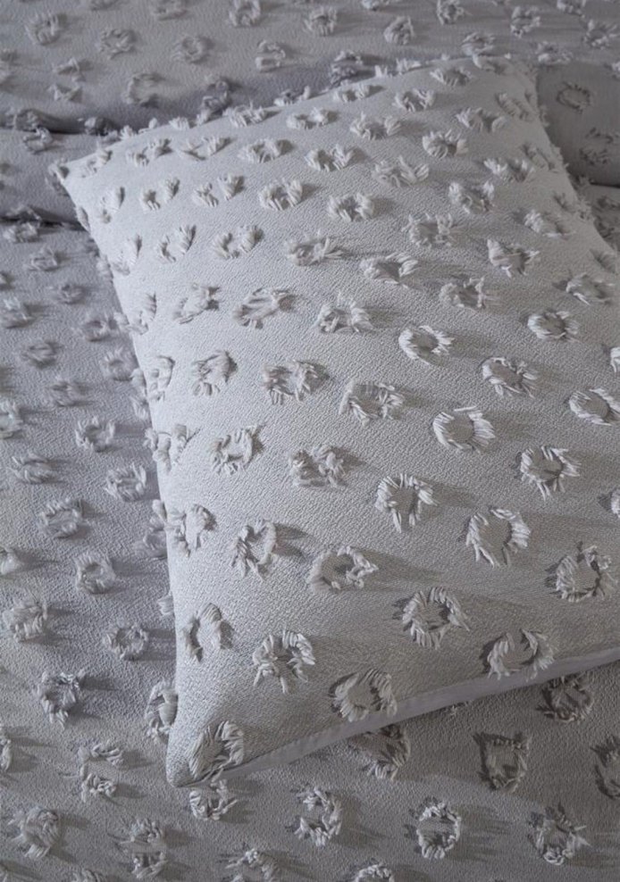 Gri Nakışlı Yatak Örtüsü - Görsel 2