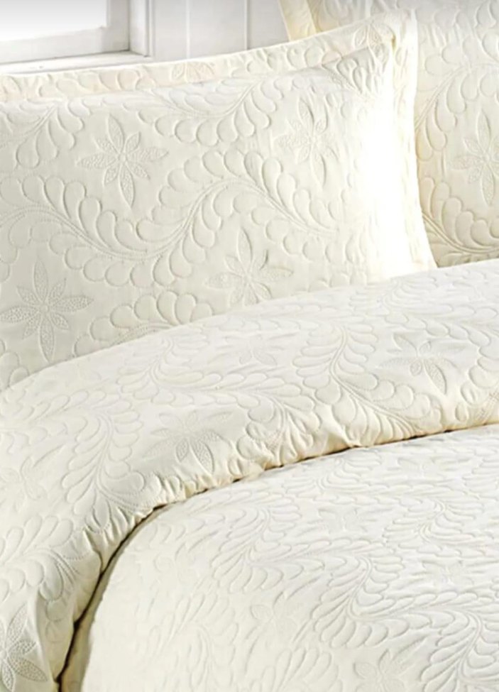 Nakışlı Beyaz Yatak Örtüsü - Görsel 2