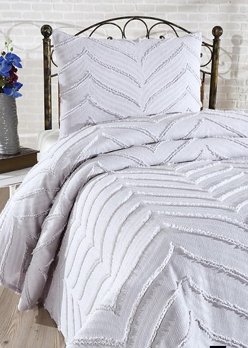 Beyaz İşlemeli Yatak Örtüsü - Görsel 2