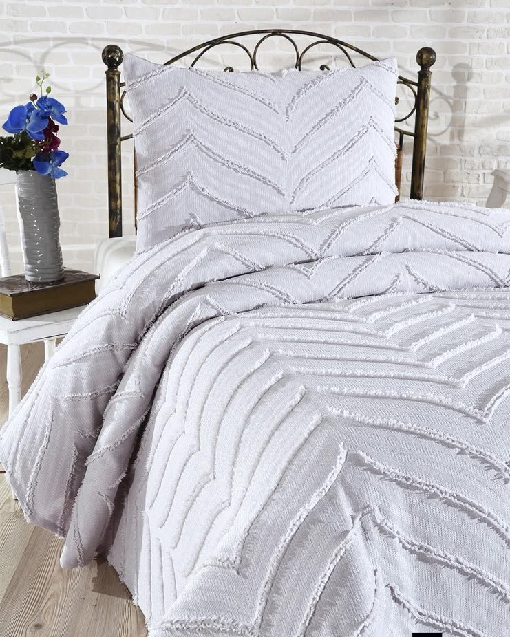 Beyaz İşlemeli Yatak Örtüsü - Görsel 2