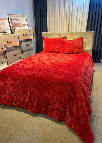 Kırmızı Yumuşak Dokulu Yatak Örtüsü - Görsel 4