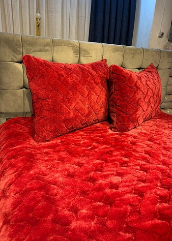 Kırmızı Yumuşak Dokulu Yatak Örtüsü - Görsel 3