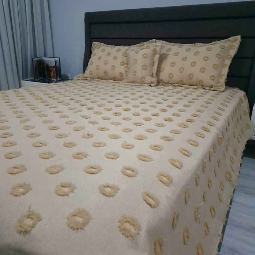 Beyaz Puanlı Yatak Örtüsü - Görsel 3