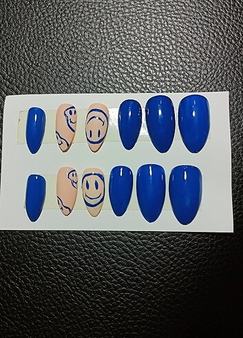 Smile nails
