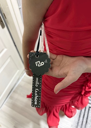 Kırmızı Straplez Fırfırlı Midi Abiye Elbise - Görsel 3