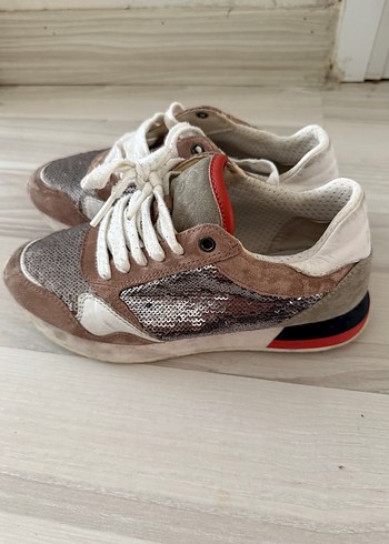 Yılan Desenli Kahverengi Süet Kadın Spor Ayakkabı - Görsel 2