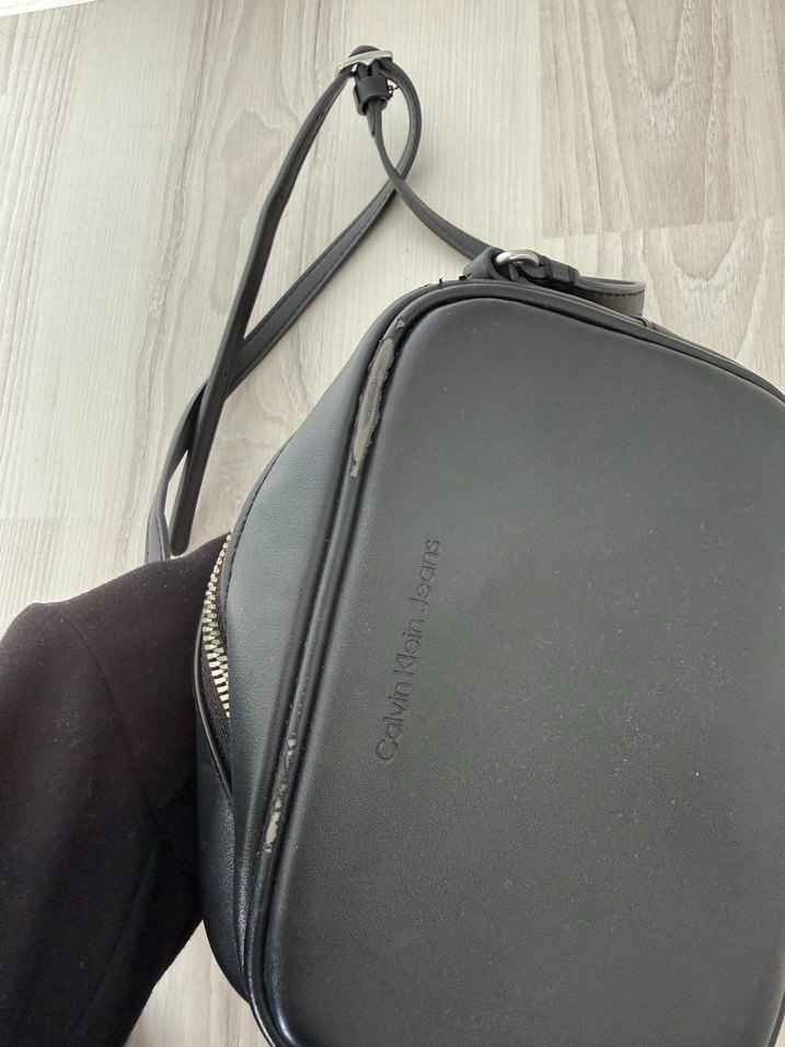 Calvin Klein Siyah Deri Kadın Çapraz Çanta - Görsel 2