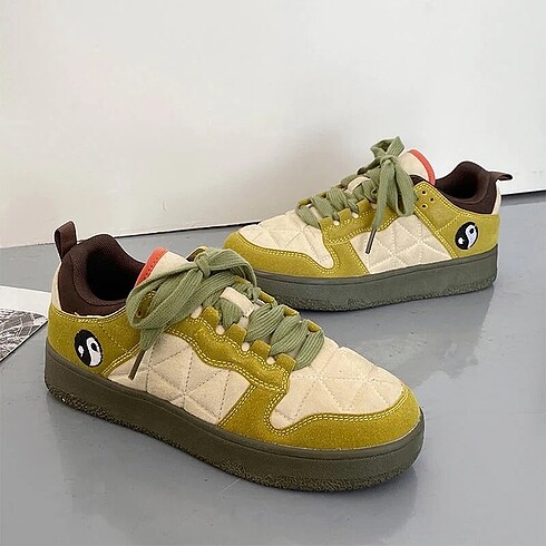 y2k sneaker