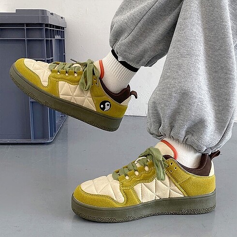 Urban Outfitters y2k sneaker