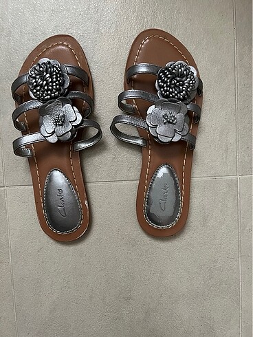 Clarks Gumus Gri Terlik
