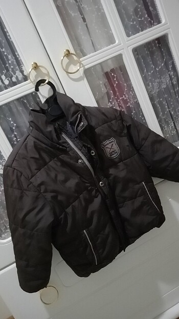 2ve 3yasa uyumlu mont kahve şapkası yoktur fermuarlı çıtçıtlı el