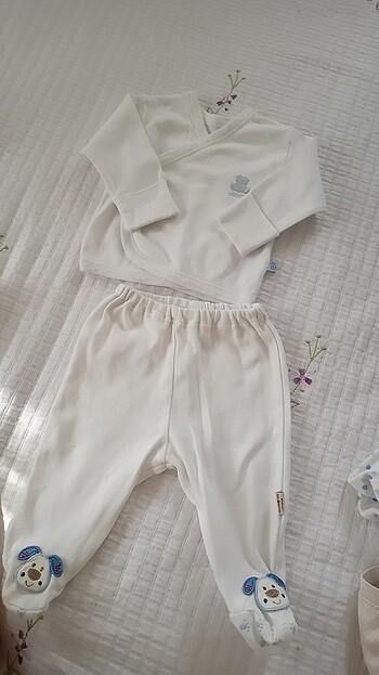 Pijama takımı sadece 1defa giyildi ebebek marka ayaklı kendinden