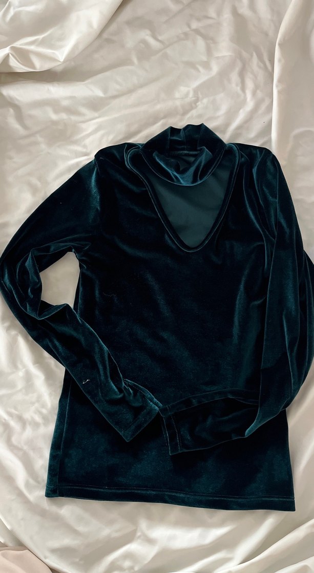 Siyah Yüksek Yakalı Kadife Bluz - Görsel 3