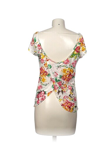 m Beden Pull and Bear Bluz %70 İndirimli.
