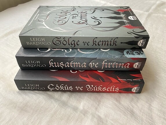 Gölge ve Kemik Serisi - Leigh Bardugo (Martı Yayınları)