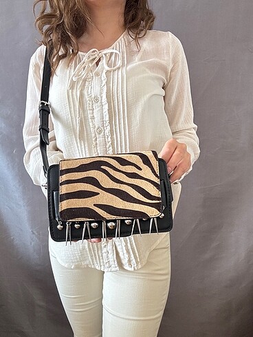 Y2k vintage zebra desen zımba detay çanta