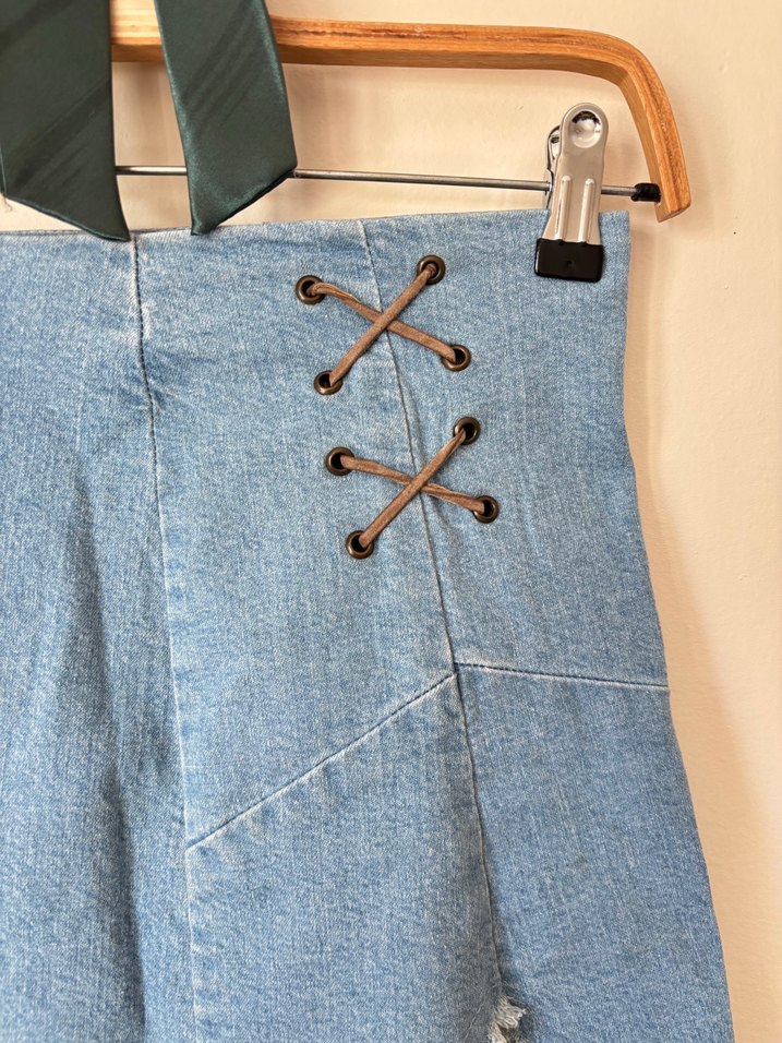 Bağcık detaylı yırtmaçlı kot etek - Görsel 3