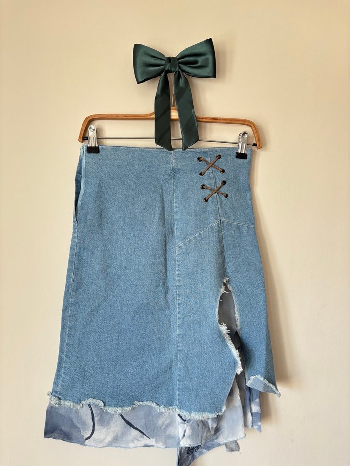 Bağcık detaylı yırtmaçlı kot etek - Görsel 2