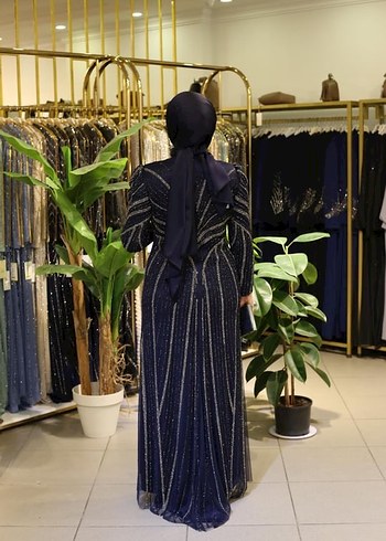 Uzun Kollu İşlemeli Kadın Abiye Elbise - Görsel 3