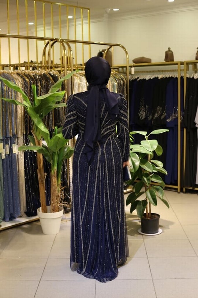 Uzun Kollu İşlemeli Kadın Abiye Elbise - Görsel 3