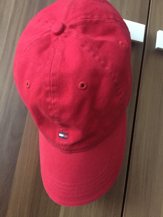 Tommy hilfiger kırmızı şapka