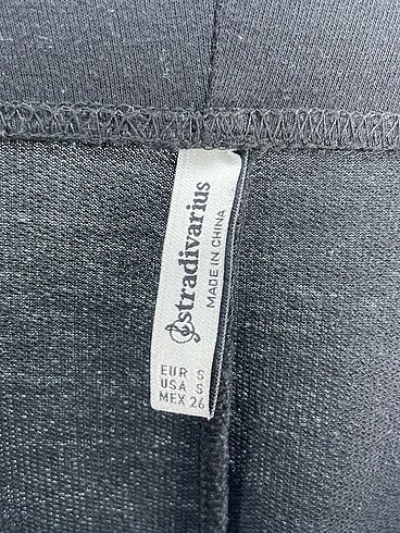 s Beden siyah Renk Stradivarius Uzun Etek %70 İndirimli.
