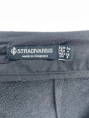 36 Beden siyah Renk Stradivarius Mini Şort %70 İndirimli.