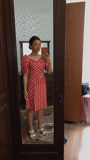 Kırmızı elbise - Görsel 2