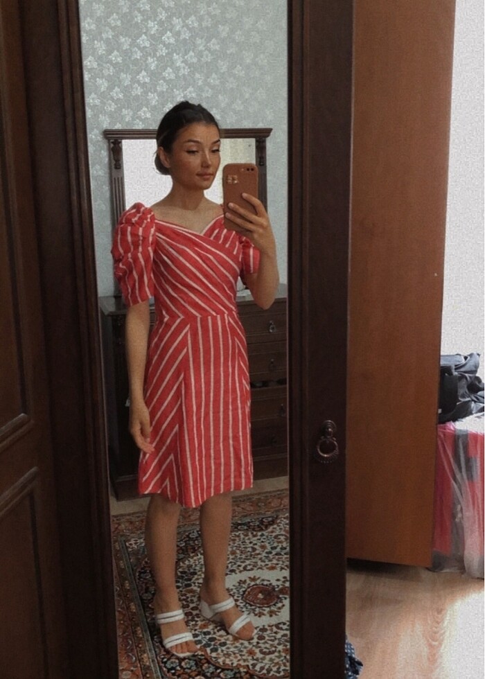 Kırmızı elbise - Görsel 2