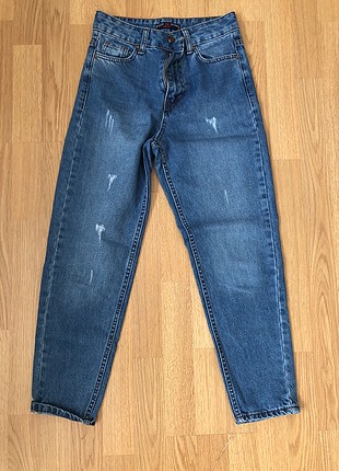 Rengi ve kalibi super yuksek mom jean