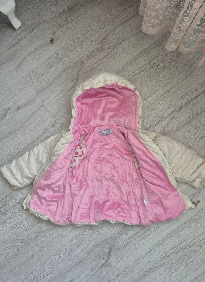 Kız bebek şişme Beyaz Kapüşonlu Mont - Görsel 3