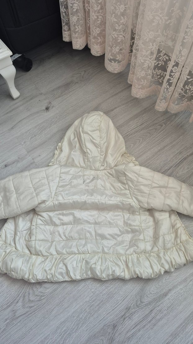 Kız bebek şişme Beyaz Kapüşonlu Mont - Görsel 4