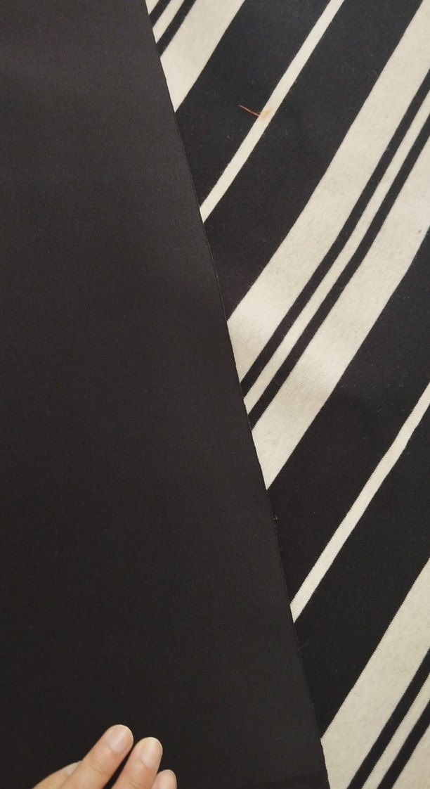 beyaz siyah enine çizgili kumaş - Görsel 3