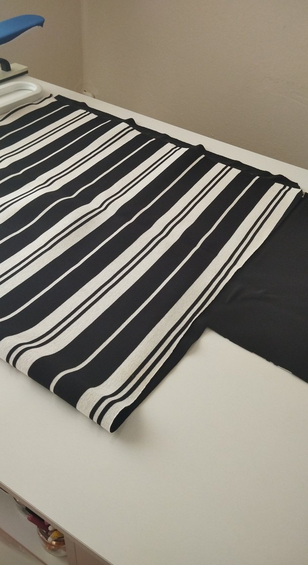 beyaz siyah enine çizgili kumaş - Görsel 5