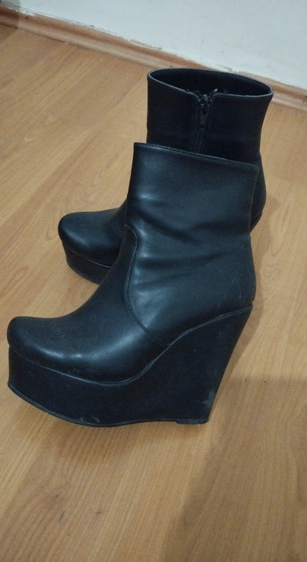 Kadın Siyah Dolgu Topuklu Bot - Görsel 2