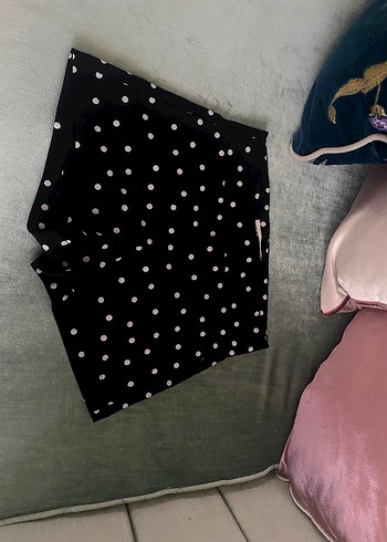 Siyah Puantiyeli Mini Şort - Görsel 4