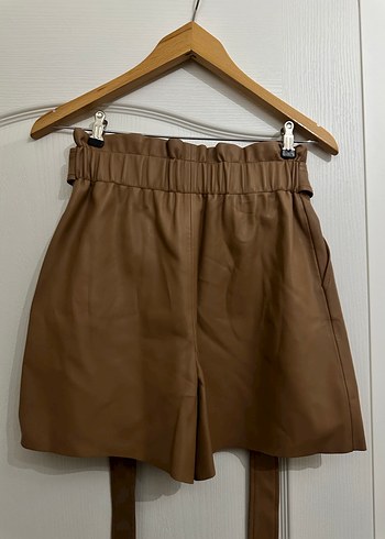 Kahverengi Deri Kemerli Mini Şort - Görsel 3