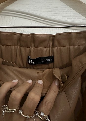 Kahverengi Deri Kemerli Mini Şort - Görsel 2