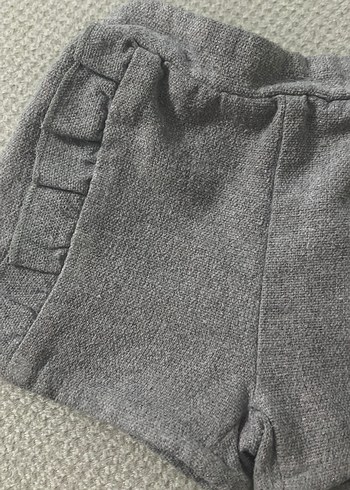 Gri Keten Kumaş Fırfırlı Kız Şortu - Görsel 2