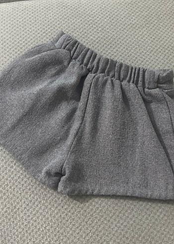 Gri Keten Kumaş Fırfırlı Kız Şortu - Görsel 3