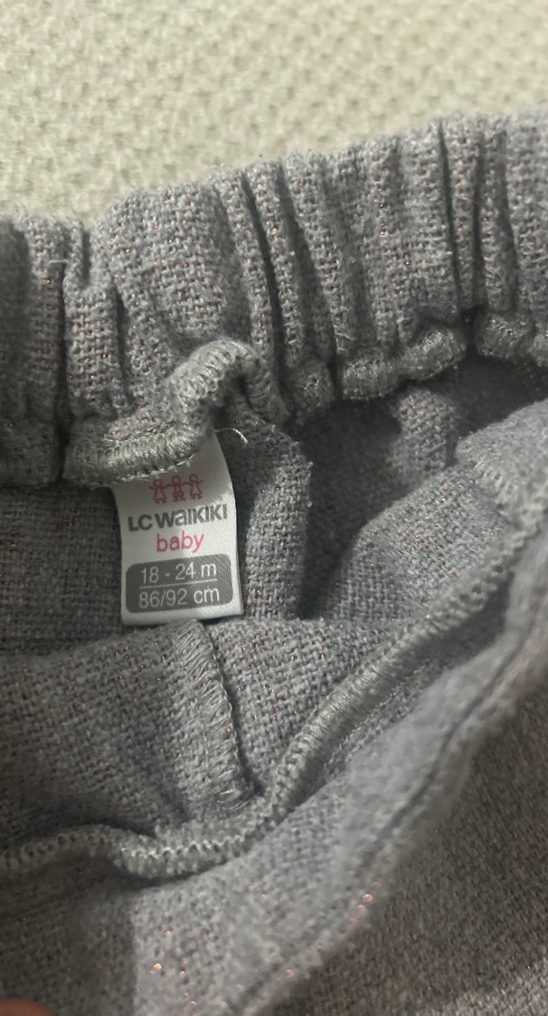 Gri Keten Kumaş Fırfırlı Kız Şortu - Görsel 4