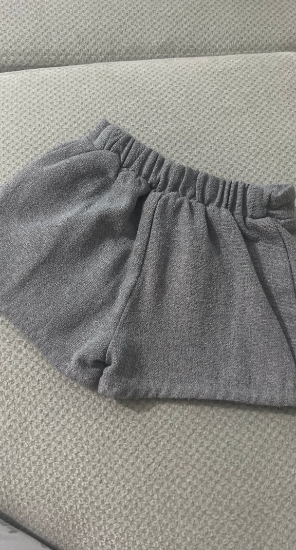 Gri Keten Kumaş Fırfırlı Kız Şortu - Görsel 3