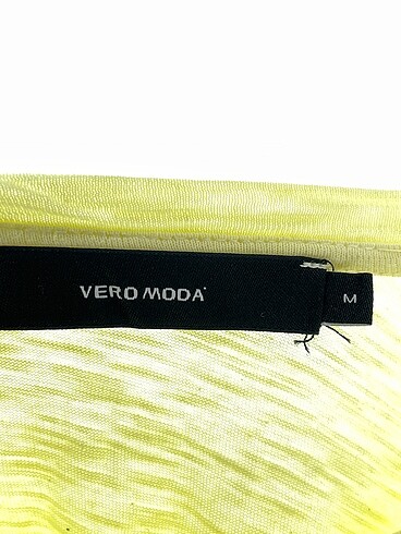 m Beden sarı Renk Vero Moda T-shirt %70 İndirimli.