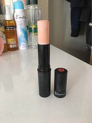 Flormar kapatıcı make-up stick fondöten