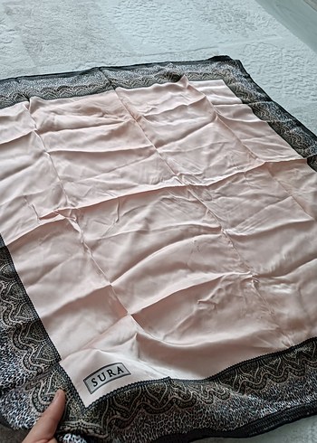 Sura marka Pembe saf İpek Eşarp - Görsel 2